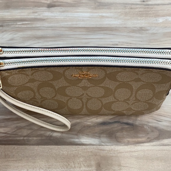 ❤️ Coach Khaki Ivory Logo Double Zip Wallet with Wrist Strap NWT - Picture 9 of 12